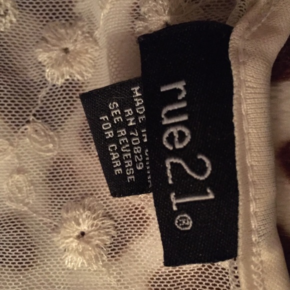 Rue 21 crop top - Picture 2 of 4