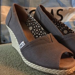 TOMS Wedge