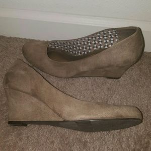 [Tan Suede-like] - Wedges