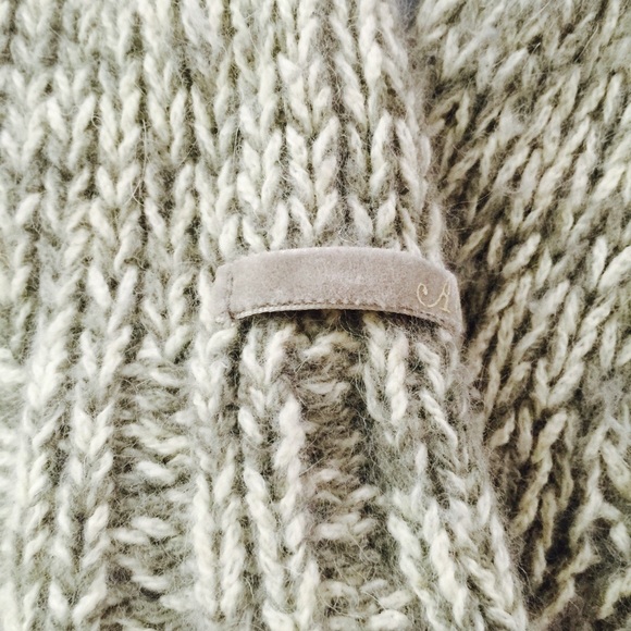 Super Cozy American Eagle Sweater - Picture 3 of 4