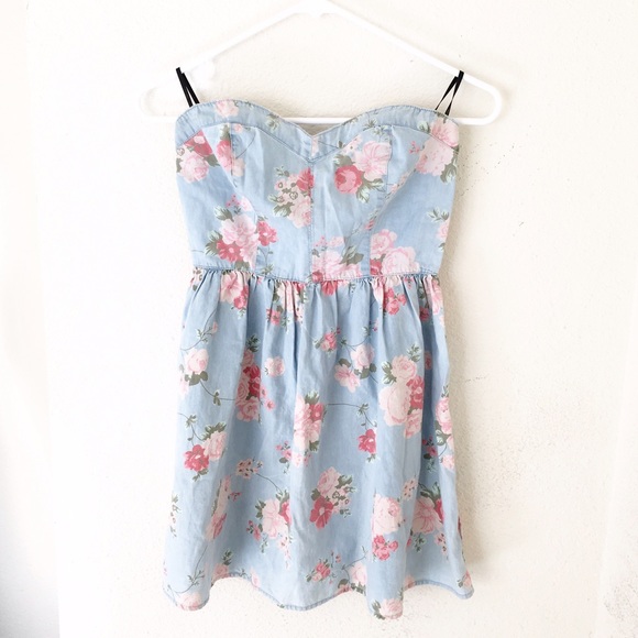 Dresses & Skirts - Chambray floral strapless dress