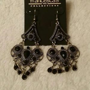 BLACK DANGLING EARRINGS
