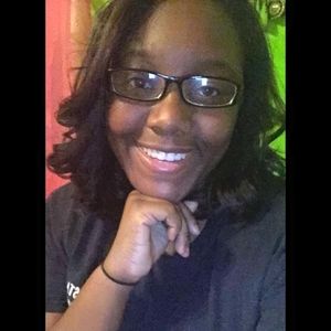 Meet your Posher, Dee