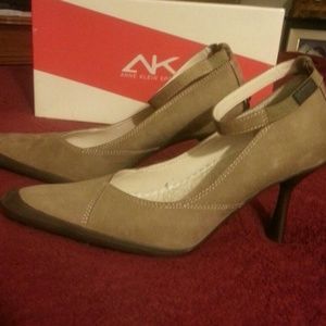 Anne Klein Sport: Khaki Nubuck