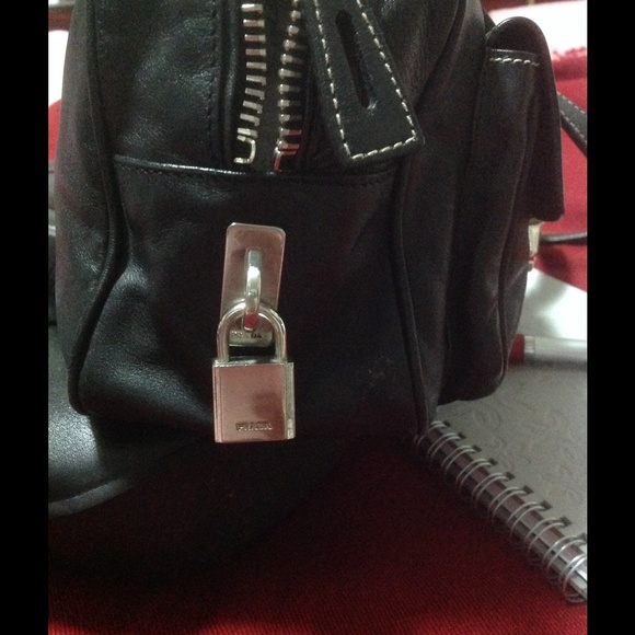 Prada - Picture 3 of 4