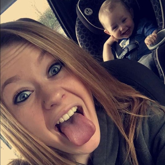 Meet your Posher, Sierra - Picture 3 of 3