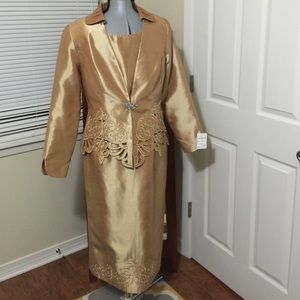 Studio B. Gold special occasion 3 Pc suit size 10