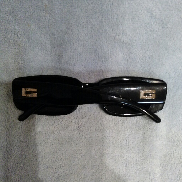 **SOLD**Gucci sunglasses - Picture 3 of 4