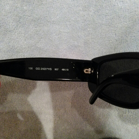 **SOLD**Gucci sunglasses - Picture 4 of 4