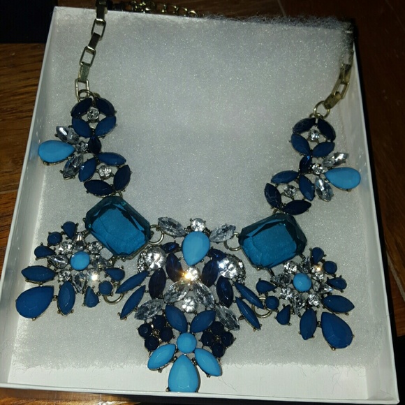 Statement piece THIS IS A GORGEOUS PIECE!!!