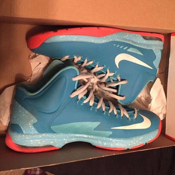 Shoes - Picture 2 of 4