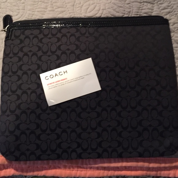 Authentic coach tablet case with zipper never used - Picture 2 of 2