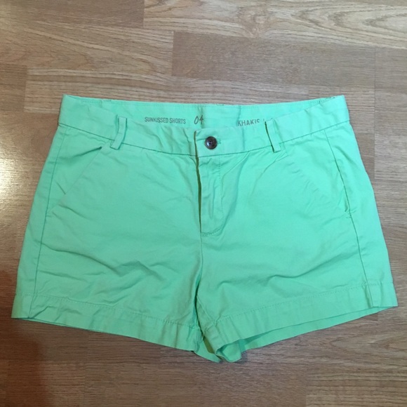Size 4 gap Khaki shorts