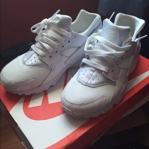 ALL WHITE HUARACHES 😍👑