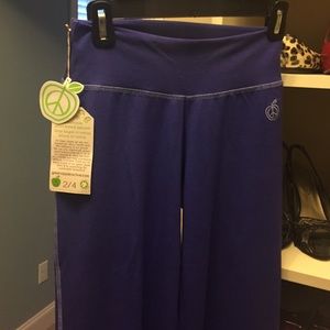 Green apple yoga pants
