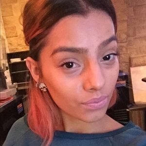 Meet your Posher, Desiree