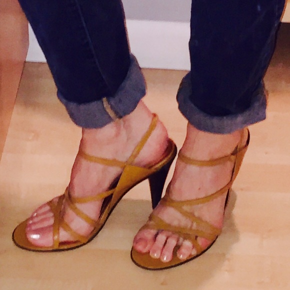 👠⭐️Carlos Santana Camel Crossover Strap Heel