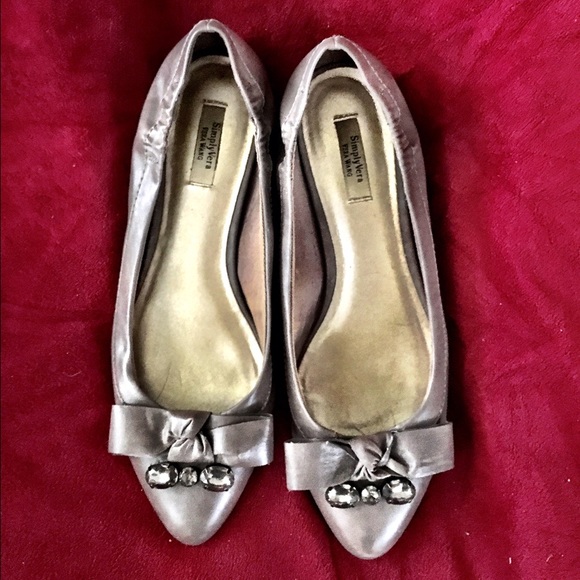 Simply Vera Wang Taupe Flats