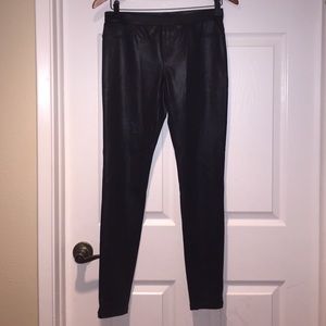 Leggings Hue brand black shiny