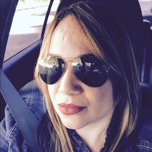 Meet your Posher, Adela