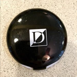 Dermablend finishing powder