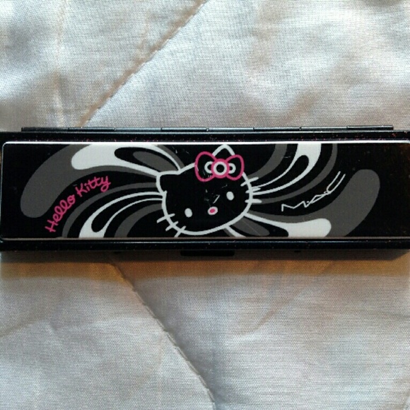 Mac Hello Kitty eyeshadow quad Too Dolly