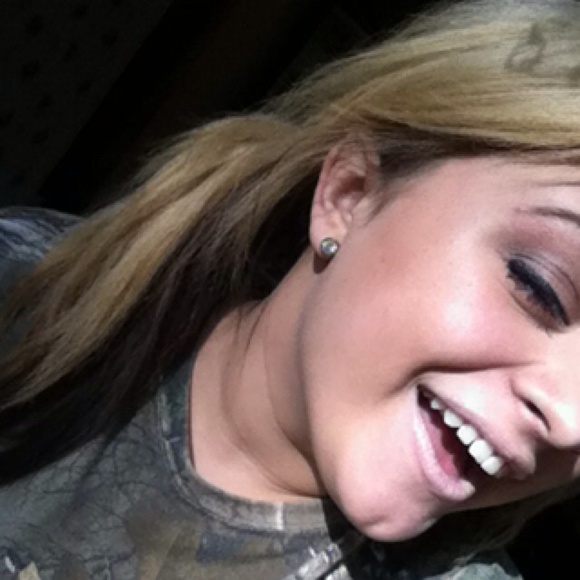 Meet your Posher, Alex Shea Atkins - Picture 5 of 8