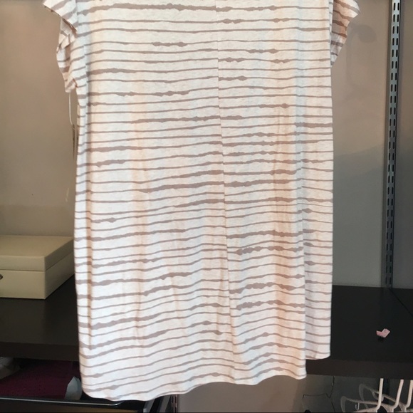 DKNY Top NWT - Picture 2 of 4