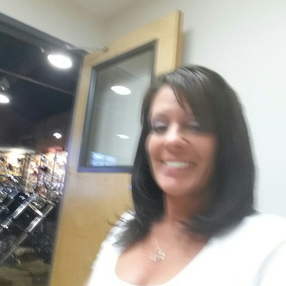 Meet your Posher, Laura