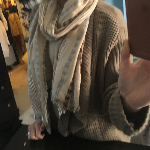 Scarf - Picture 4 of 4