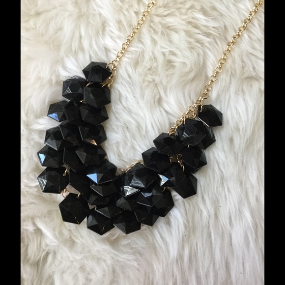 Black layered hexagonal necklace set - Picture 2 of 3