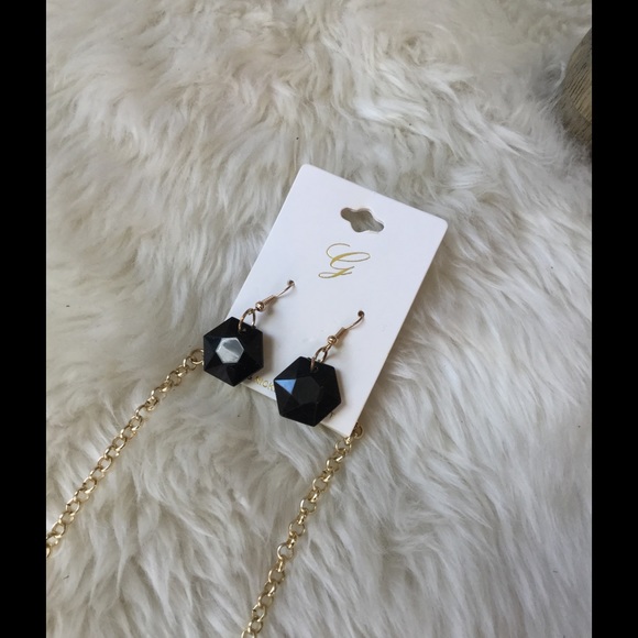 Black layered hexagonal necklace set - Picture 3 of 3