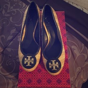 Tory Burch straw logo wedges!