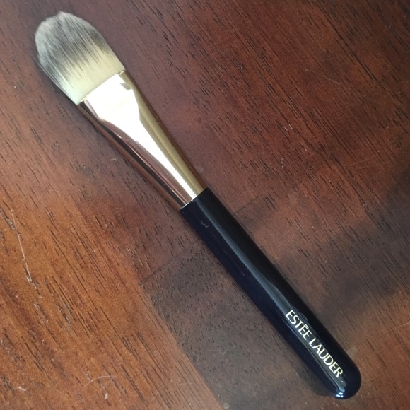Brand new Estée Lauder foundation brush