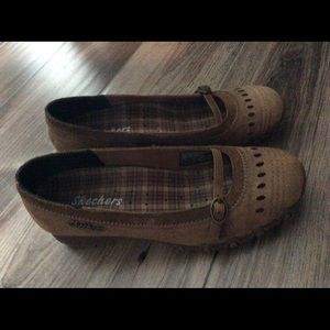 Skechers Carmel color leather wedge shoe size 6