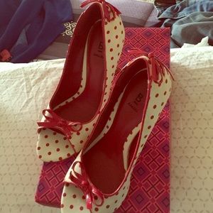 New worn cute red polka dots peep toe!