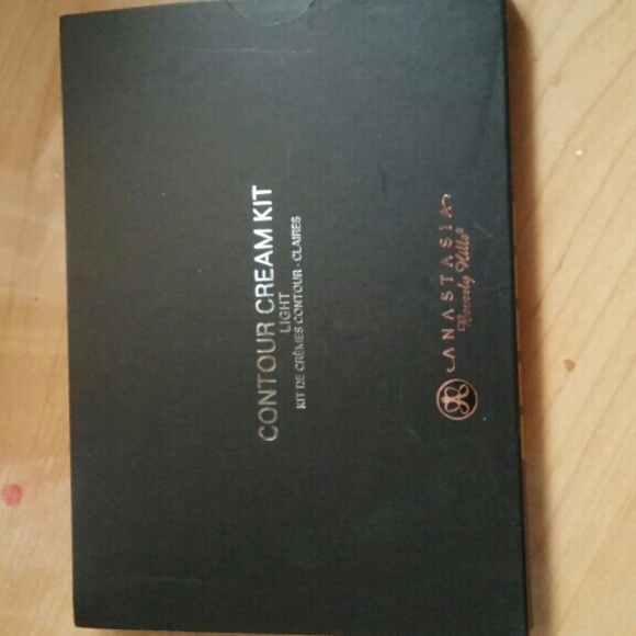 Anastasia Light Cream contour kit