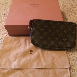 Authentic Louis Vuitton Pochette