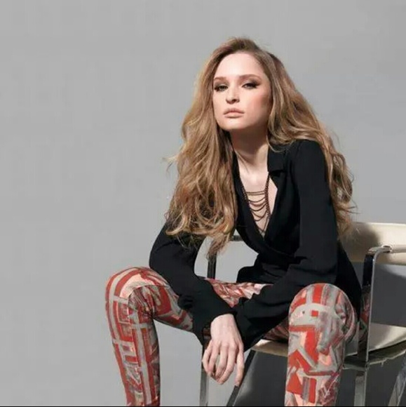 New Monika Chiang Red Print Runway Jeans - Picture 3 of 3