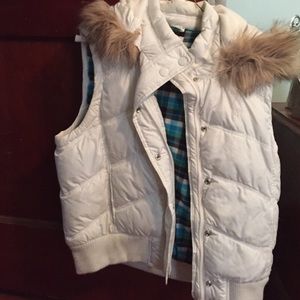 Aeropostale vest with hood, size XL
