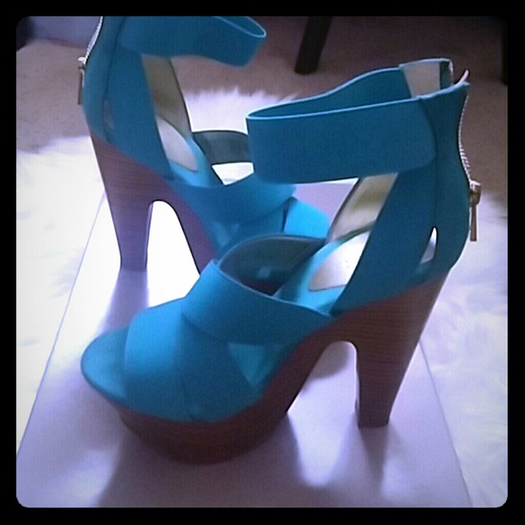 Strappy chunky heel sandals