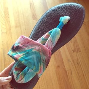 Super comfy Sanuk Yoga Sling shoe -size 7!