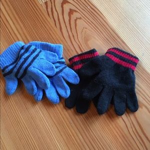 Child's gloves.