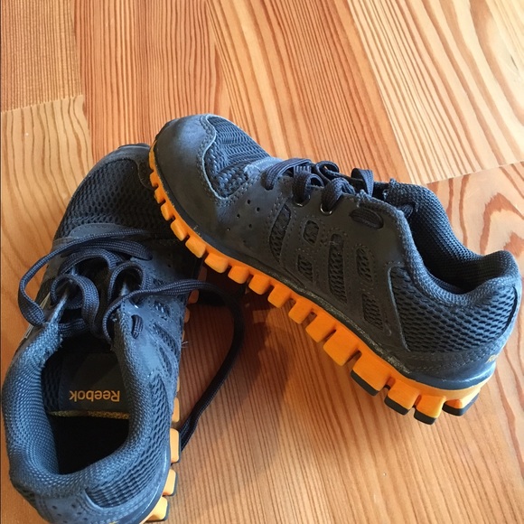 Boys reebok tennis shoes.