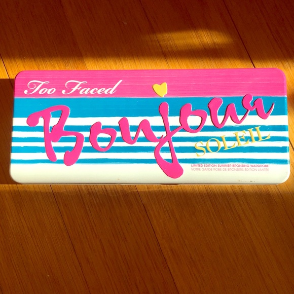Too Faced Bonjour Soleil Bronzing Wardrobe