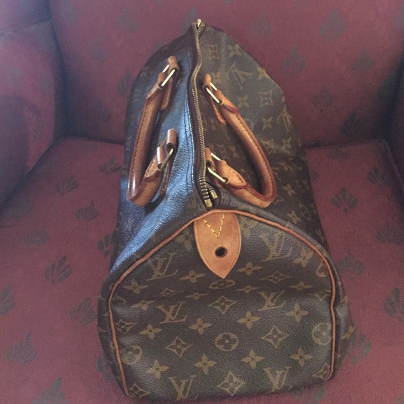 Where to sell designer bags like Gucci, Louis Vuitton, and  I\'m selling my Louis Vuitton