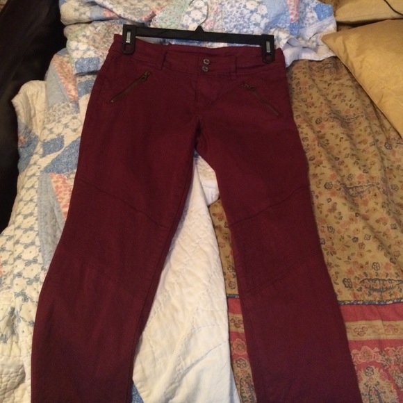American Eagle skinny pants burgundy
