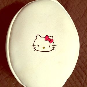 Hello kitty beats solo 2