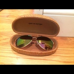 eyes on europe glasses case