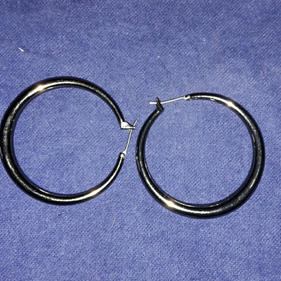 Loop earrings - Picture 2 of 3